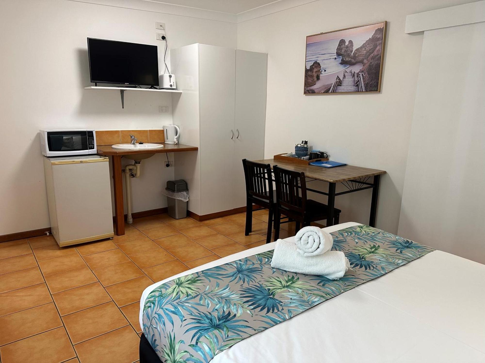 Cardwell Beachfront Motel Exterior photo