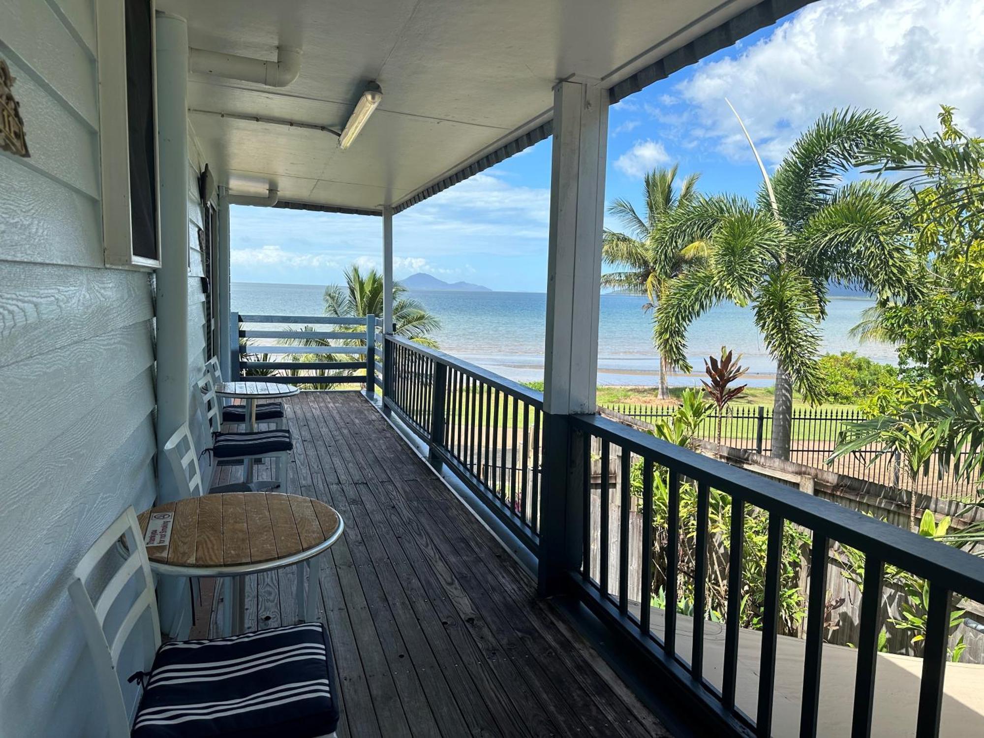 Cardwell Beachfront Motel Exterior photo